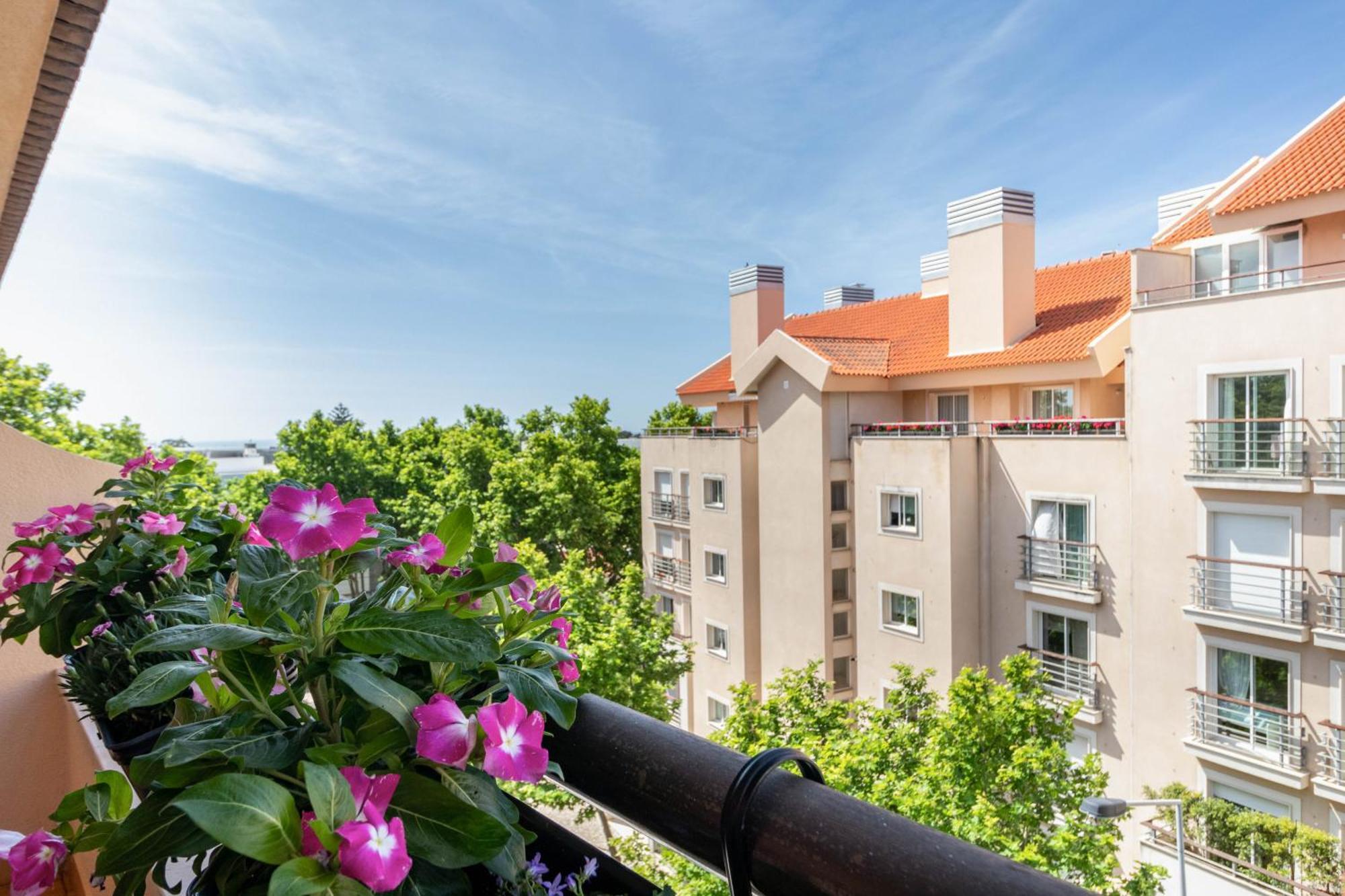 Central Cascais Apartment With Private Parking Exterior photo