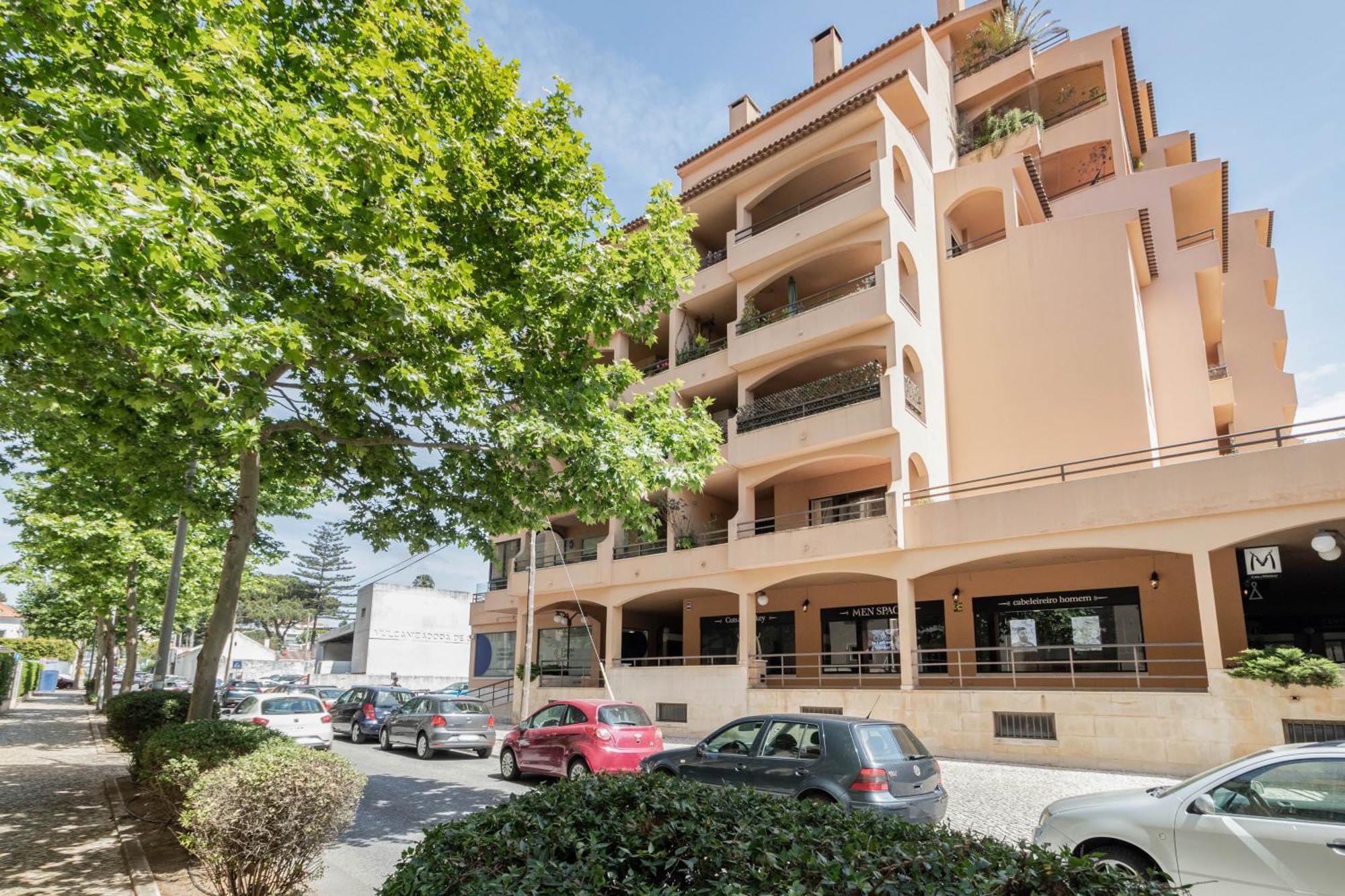 Central Cascais Apartment With Private Parking Exterior photo